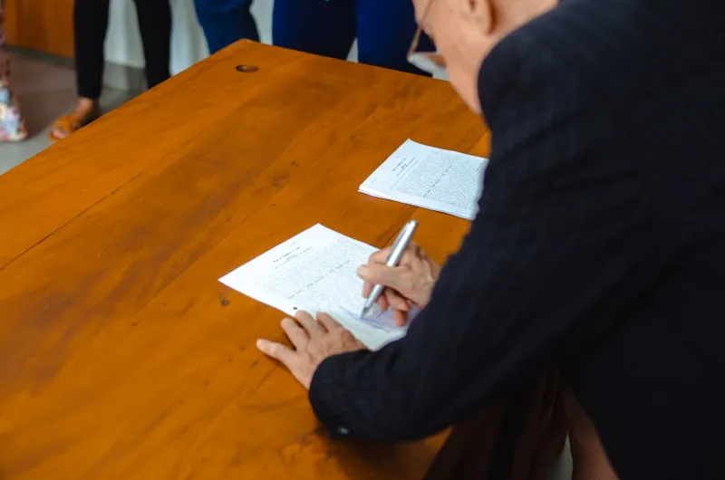 Signed, Sealed, and Stranded: The Hidden Dangers of Long-Term AI Vendor Commitments